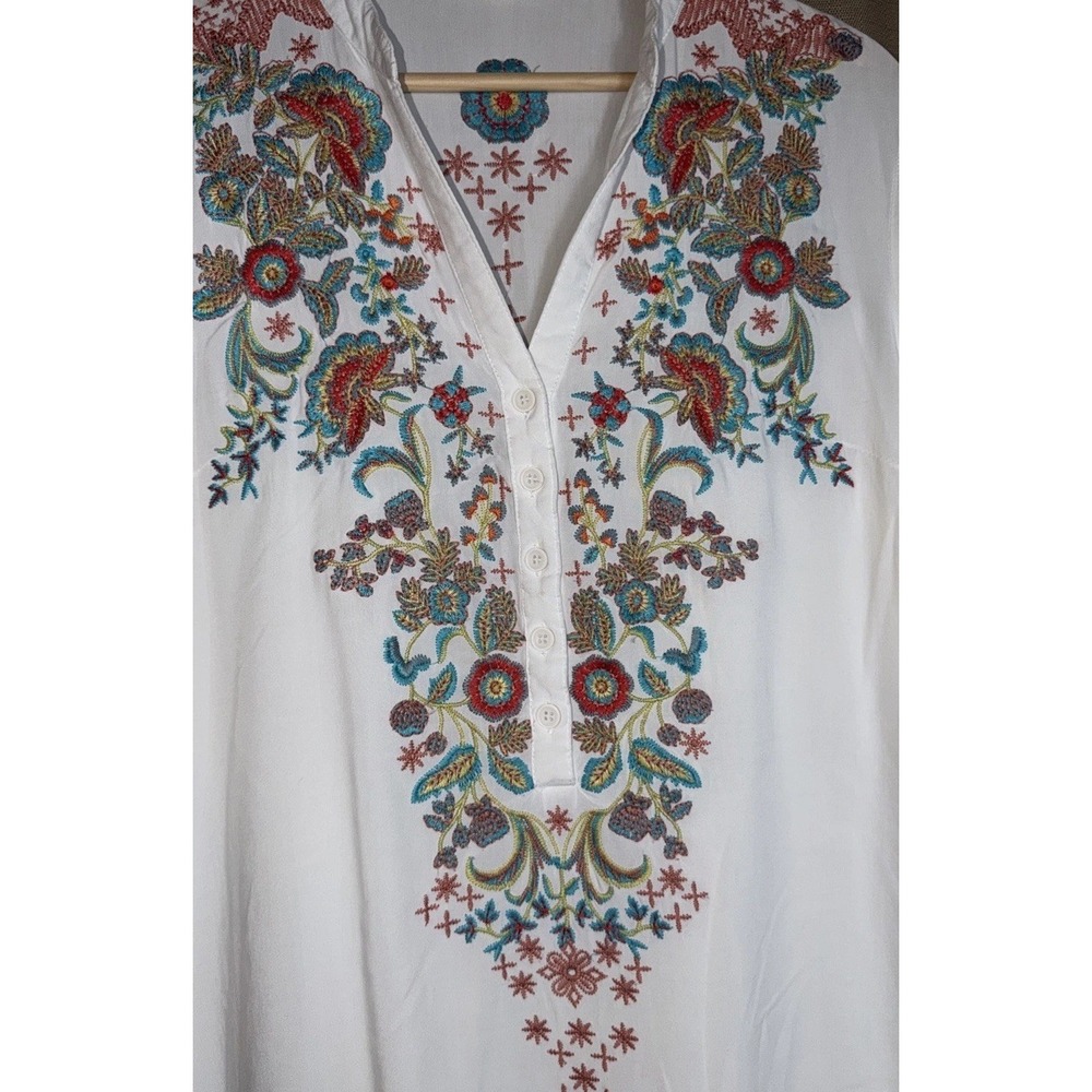 Solitaire Shirt Tunic Size L White Floral Embroidery V-Neck 1/2 Button 3/4 Slv - Picture 3 of 8